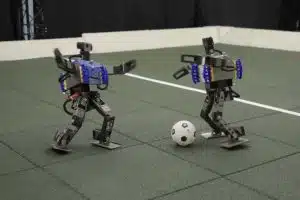 Petits mais costauds : les mini robots humanoïdes dévoilent leurs prouesses footballistiques ! Petits mais costauds : les mini robots humanoïdes dévoilent leurs prouesses footballistiques !