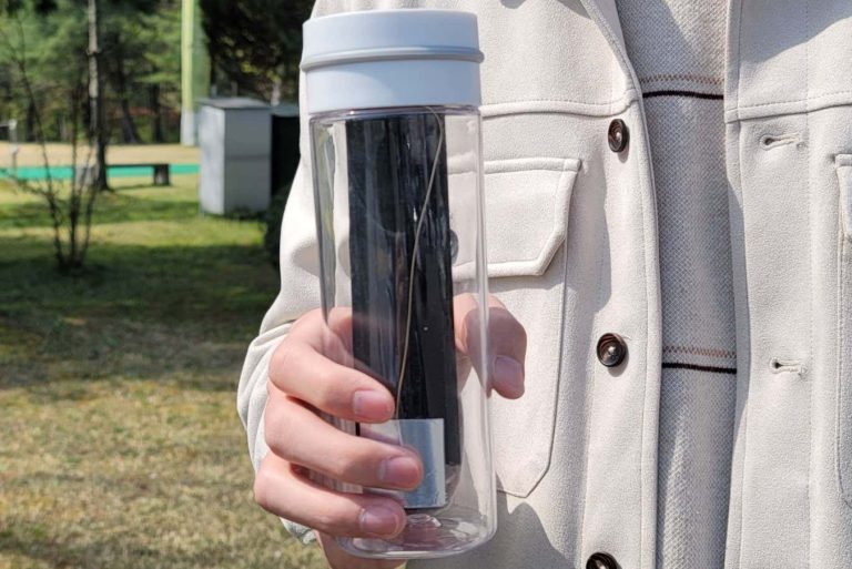Purificateur d&rsquo;eau révolutionnaire : quand votre corps génère l&rsquo;électricité nécessaire