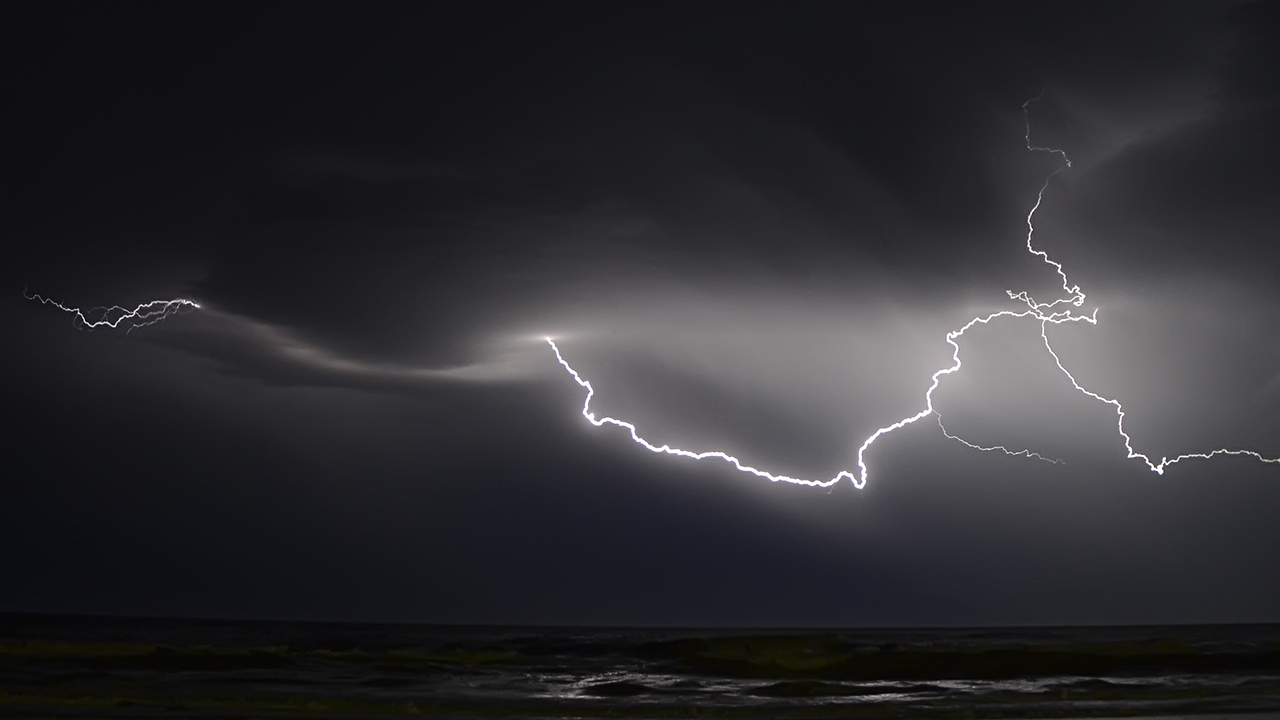 Découvrez les mystères des orages : comment se protéger de ces phénomènes naturels impressionnants