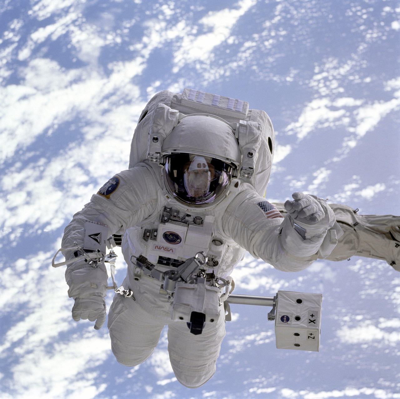 Combinaisons spatiales : une nouvelle technologie recycle l’urine en eau potable pour les astronautes