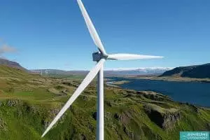 Découvrez comment une éolienne islandaise vous protège des pannes et respecte la nature
