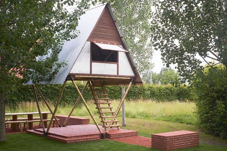 Une maison en A sur pilotis au Bangladesh : une solution surprenante contre les inondations