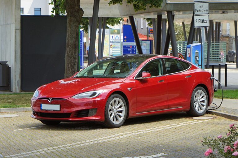 Tesla veut révolutionner l&rsquo;hygiène à bord de ses robotaxis : 3 outils innovants dévoilés