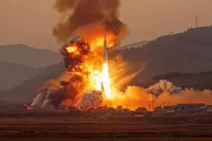 Une fusée chinoise échappe au contrôle et s'écrase : quel avenir pour l'industrie spatiale