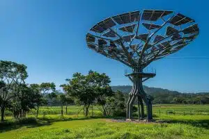 Un ingénieux dispositif solaire : découvrez comment un arbre métallique pourrait révolutionner l'énergie