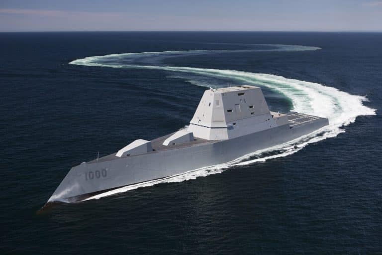 Ce destroyer furtif devient la base du premier missile hypersonique sur un navire de guerre américain