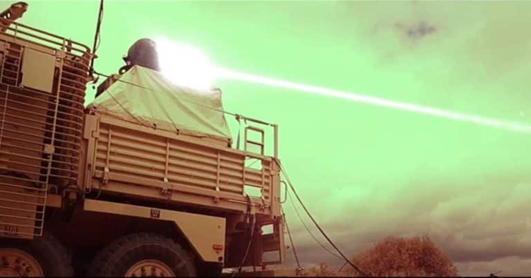 Pour la première fois, des soldats britanniques testent une arme laser capable de détruire des cibles en un éclair