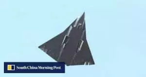 Ce mystérieux avion chinois sans queue défie la gravité : un hommage aérien à Mao en plein ciel de Chengdu