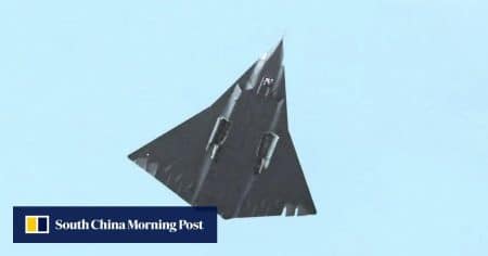 Ce mystérieux avion chinois sans queue défie la gravité : un hommage aérien à Mao en plein ciel de Chengdu