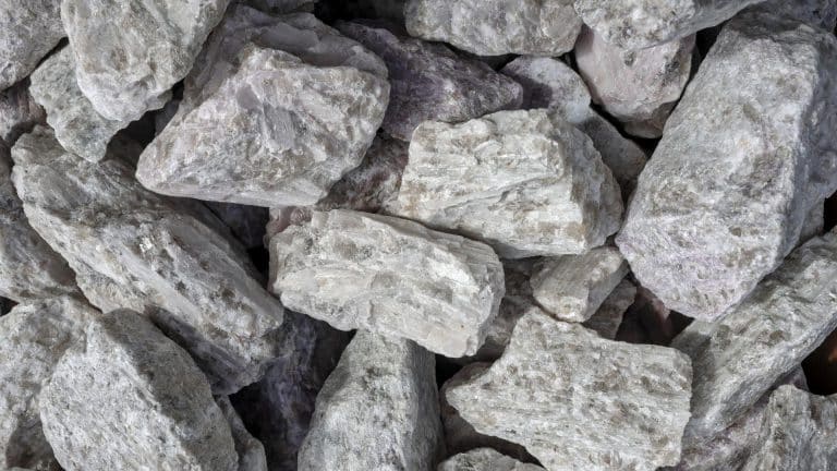 La Chine dévoile une méthode pour extraire 10 fois plus de lithium et bouleverse l’avenir des batteries électriques