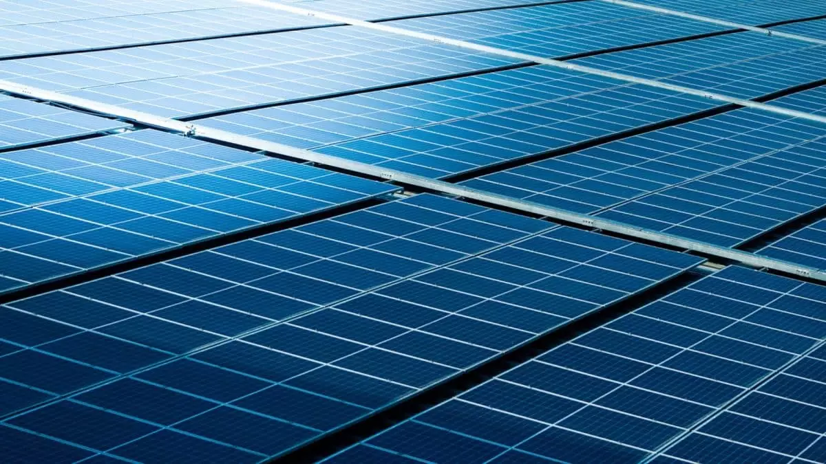 Cette équipe canadienne pulvérise les records avec des cellules solaires à 2,39V : un bond technologique spectaculaire