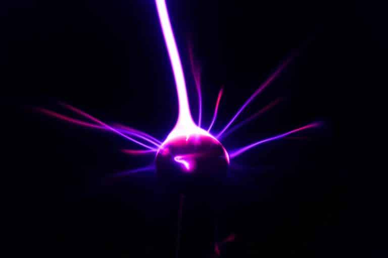 Cette percée scientifique majeure mesure pour la première fois une force gravitationnelle de 30 attonewtons, révolutionnant la physique à l’échelle microscopique