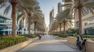 Dubaï révolutionne la marche : 6 500 km de chemins climatisés pour transformer la ville désertique en oasis pédestre