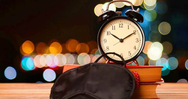 Révélation choc : les lumières artificielles nocturnes des villes multiplieraient les risques de maladies chroniques en perturbant notre horloge biologique