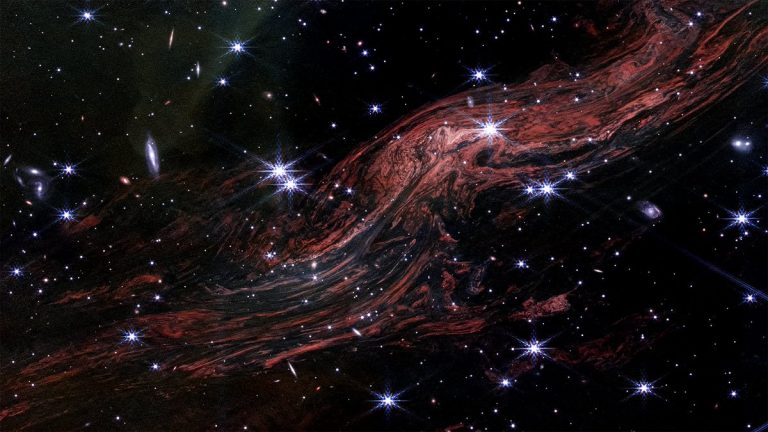 « Ce phénomène cosmique existe vraiment » : ces images stupéfiantes de poussière interstellaire révèlent un spectacle céleste qui dépasse la fiction