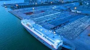 Ce navire chinois révolutionnaire transporte 9 200 voitures : BYD défie l&rsquo;industrie maritime mondiale avec un géant écologique