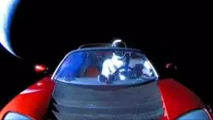 Ce « pseudo-astéroïde » à 240 000 km de la Terre était en réalité… la Tesla Roadster d’Elon Musk en orbite