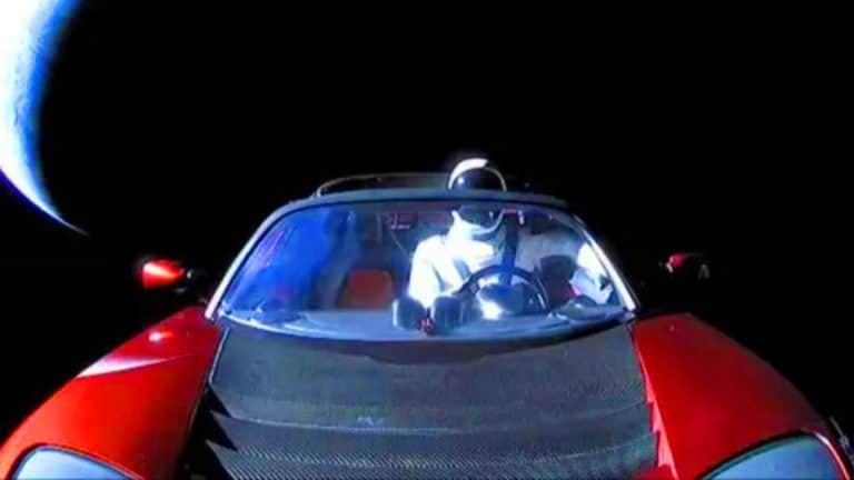Surprise dans l’espace : cet « astéroïde » repéré par les astronomes n’est autre que la Tesla Roadster envoyée par Elon Musk