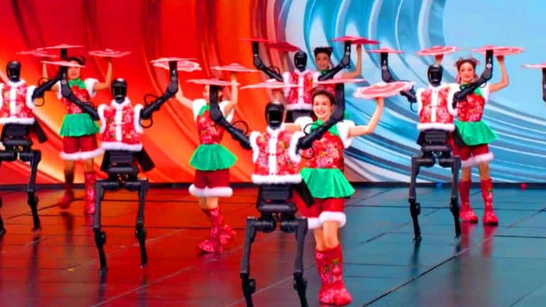 Ces 16 robots humanoïdes révolutionnent le Nouvel An chinois avec une danse traditionnelle époustouflante et synchronisée