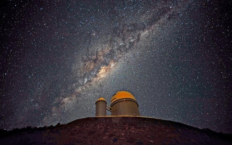 « Sommes-nous seuls ? Peut-être plus pour longtemps » : ces scientifiques captent huit signaux extraterrestres étranges émanant d’étoiles voisines, éveillant des questions fascinantes sur l’univers
