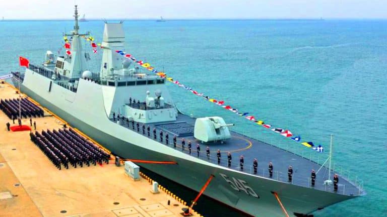 « Ce géant qui va faire trembler l’Amérique » : la Chine dévoile un navire de guerre de 5 000 tonnes pour défier la marine US