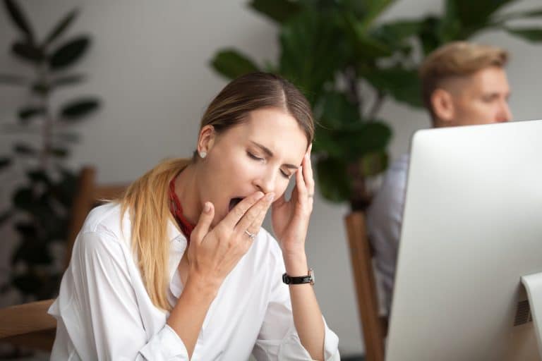 Fatigue au travail : cette étude dévoile 2 solutions clés pour retrouver votre énergie