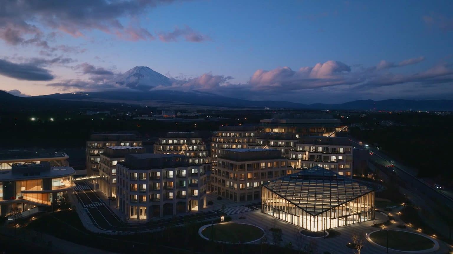 Toyota révolutionne l’avenir : 100 pionniers inaugurent la cité futuriste Woven City, un laboratoire vivant inédit