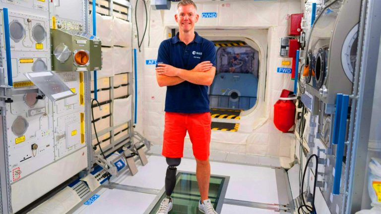 À 43 ans, un astronaute amputé entre dans l’histoire : il devient le premier « parastronaute » au monde et ouvre une nouvelle ère spatialeumanité