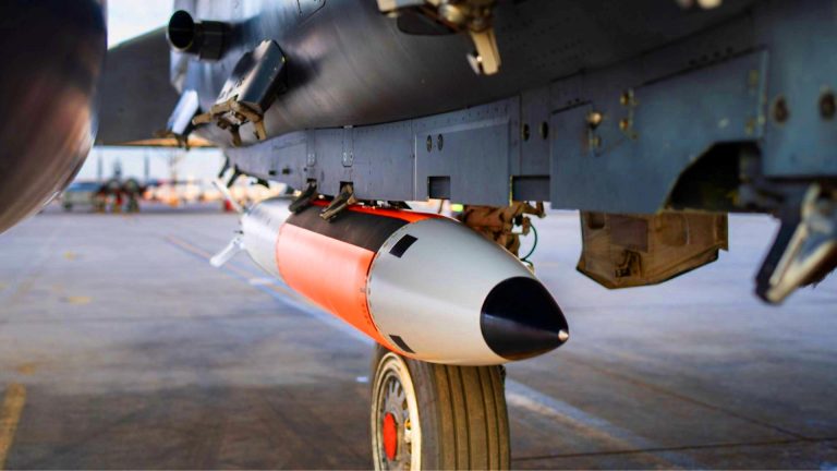 Les États-Unis franchissent une étape clé dans la modernisation de leurs bombes nucléaires B61-12, renforçant leur arsenal stratégique