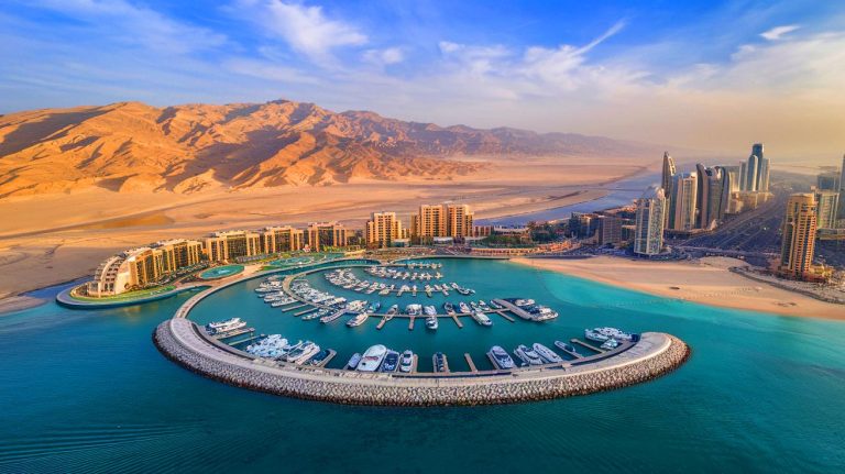 Ce mégaprojet de 2,5 km de long et 500 m de haut, Hidden Marina, propulse NEOM au-delà du Burj Khalifa et redéfinit l’urbanisme futuriste