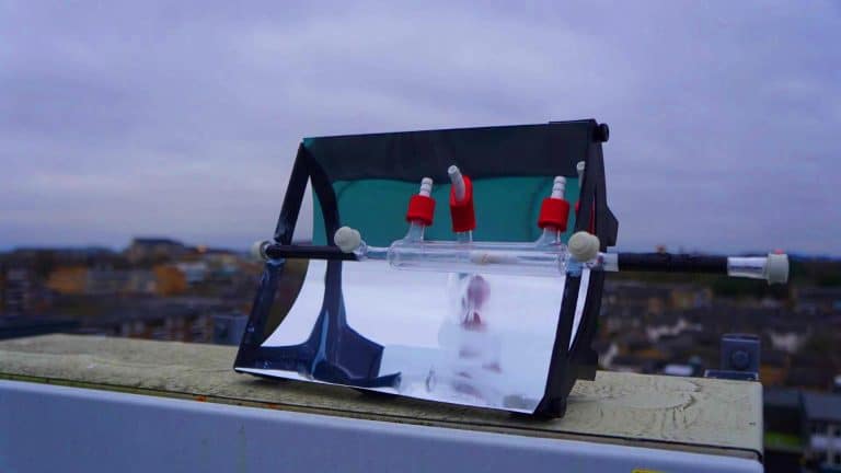 La France officiellement dépassée : cet incroyable réacteur solaire portable transforme le CO₂ en carburant pour voitures et avions