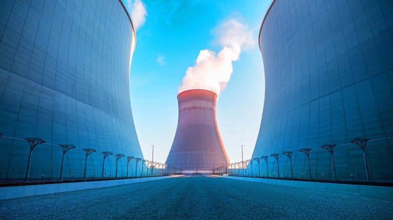 Le carbone complique la fusion nucléaire : une découverte clé pourrait rendre les futurs réacteurs plus sûrs et plus efficaces