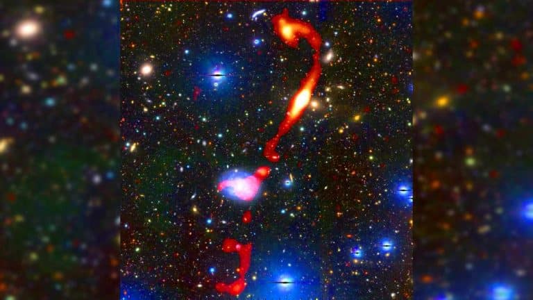 Cette galaxie titanesque, 32 fois plus massive que la Voie lactée, intrigue les scientifiques : bienvenue à « Trouble », le colosse cosmique