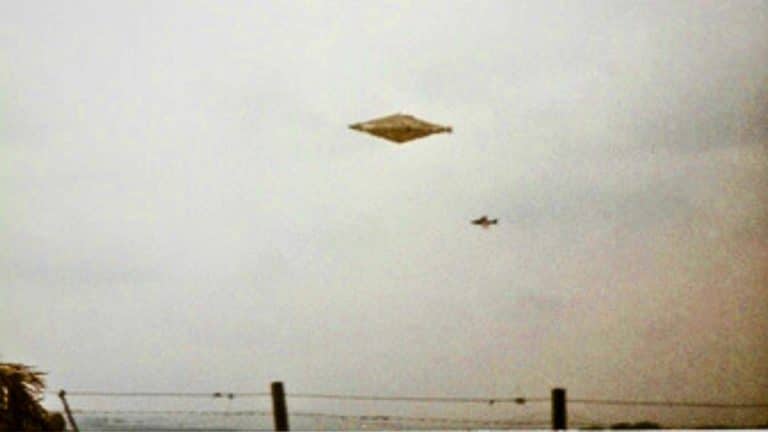 « Un diamant volant sous surveillance militaire » : 35 ans après, le mystère de la photo de Calvine continue de défier toute explication rationnelle