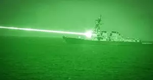 La US Navy défie la science-fiction : lasers autonomes et IA pour contrer des essaims de drones en un éclair