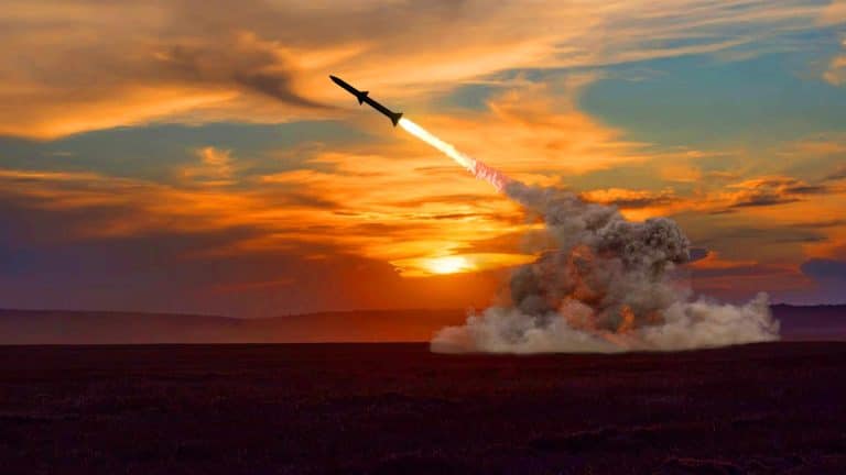 Trump bâtit une « forteresse de 19,5 milliards » : lasers surpuissants et technologies spatiales pour un bouclier américain sans précédent