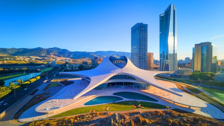 Zaha Hadid métamorphose l’Italie avec ce centre culturel de 24 000 m² en forme d’« étoile de mer », une icône architecturale méditerranéenne