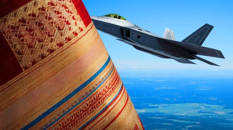 Cette technique de tissage antique révolutionne le camouflage du F-22 : une avancée millénaire qui éblouit l’aéronautique moderne