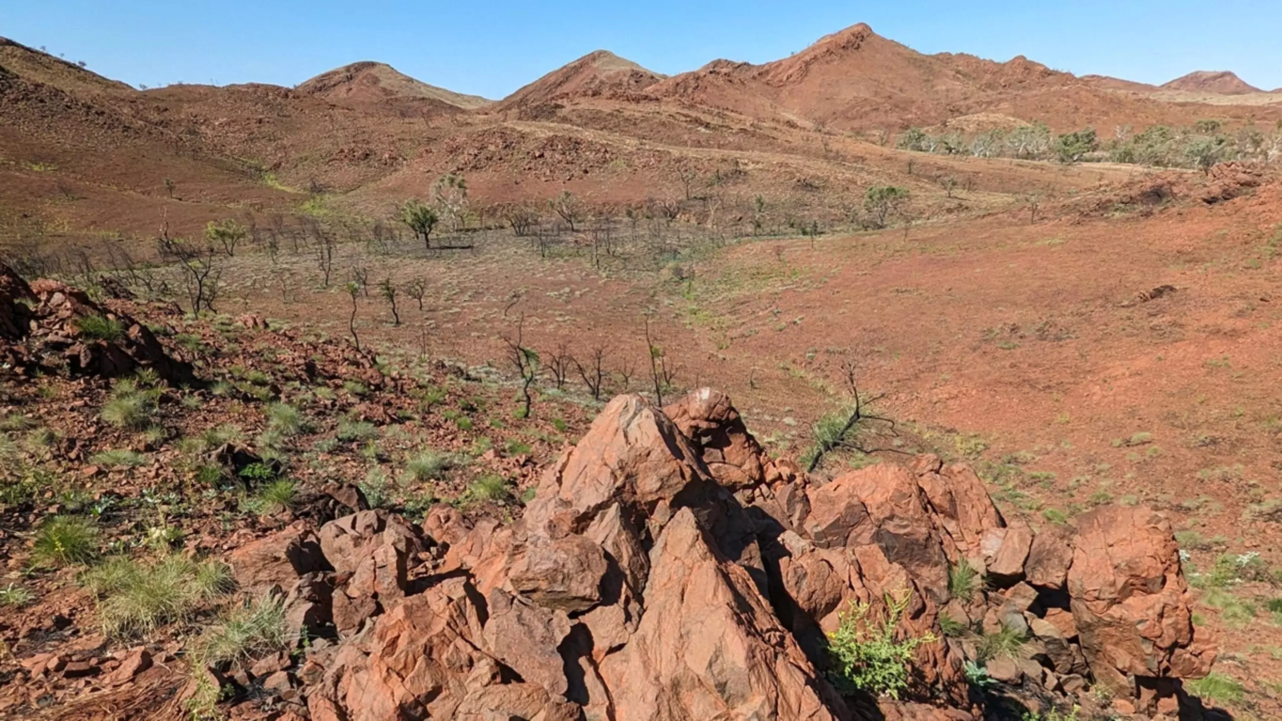 En Australie, des géologues ont découvert des traces d'un cratère d'impact, le plus vieux connu, datant de 3,5 milliards d'années.