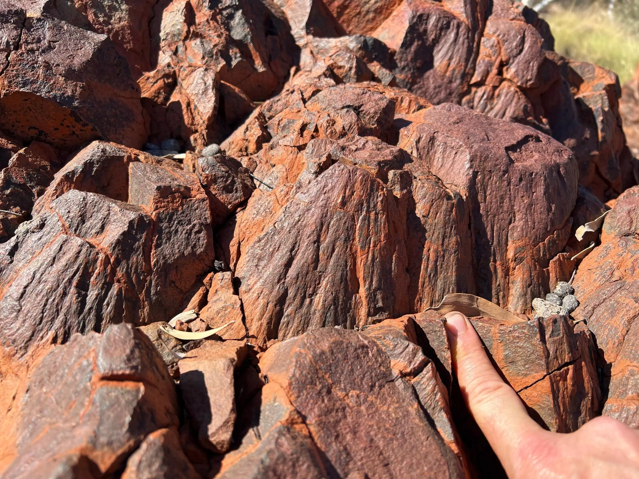Les géologues en Australie ont trouvé des preuves d'un cratère d'impact, le plus ancien sur Terre, vieux de 3,5 milliards d'années.