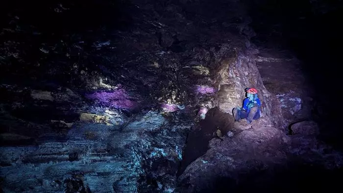 Les cavernes illuminées de notre planète pourraient révéler des indices cachés sur la vie extraterrestre