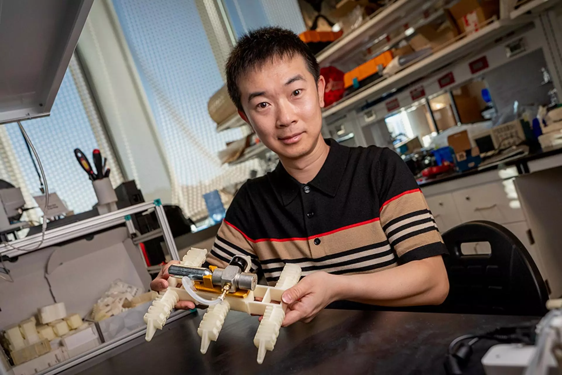 Yichen Zhai et son invention à six pattes