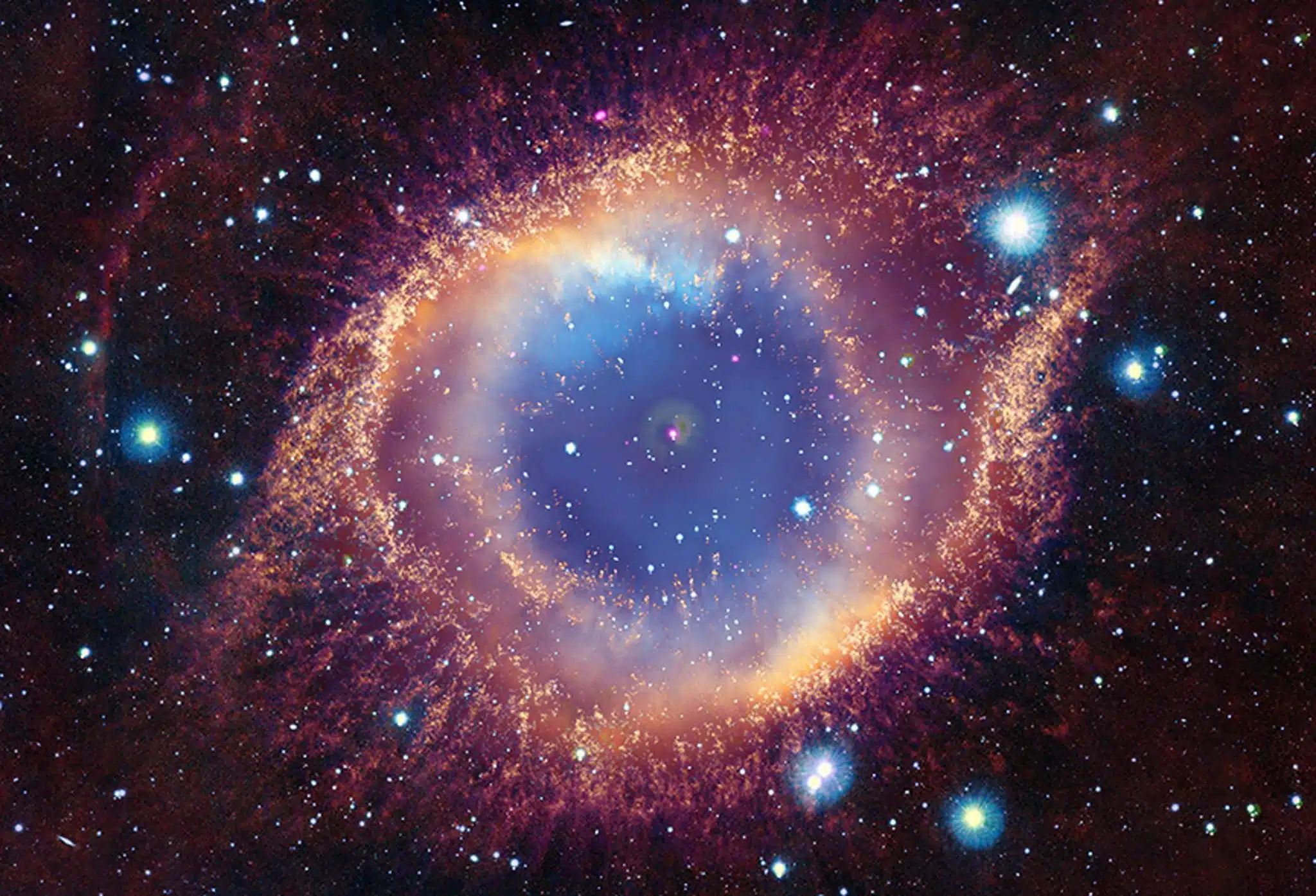 Une image composite de la nébuleuse de l'Hélice. La naine blanche apparaît comme un point magenta en plein centre