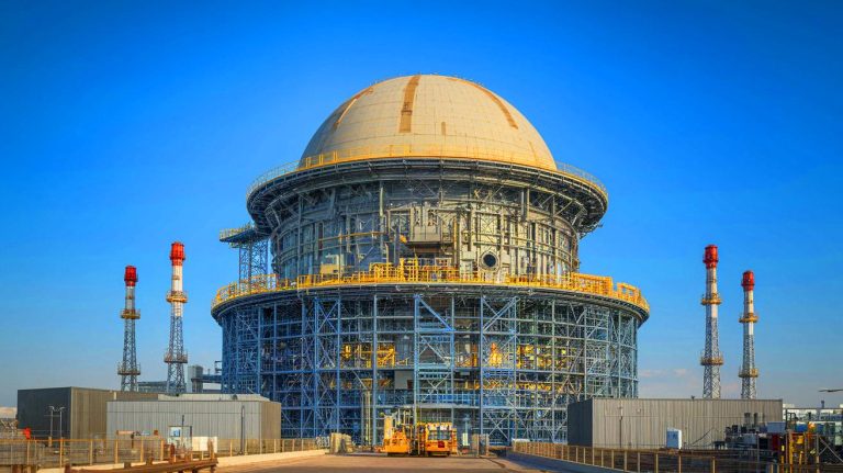 « La Chine soulève un monstre nucléaire » : ce dôme de 1 000 tonnes coiffe le réacteur 3 de la centrale géante de Haiyang