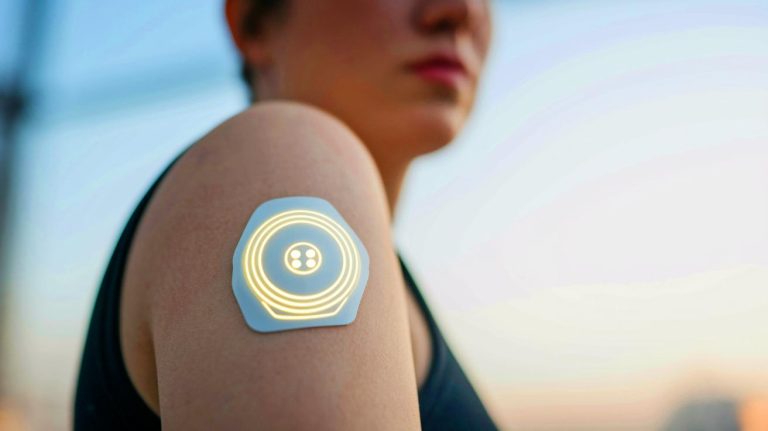 Quand la peau parle : ce patch révolutionnaire détecte les émotions réelles et met fin aux faux semblants