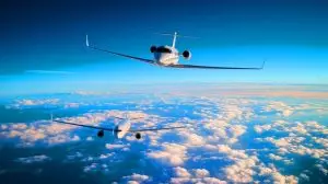 « Nous survolons littéralement le monde » : les jets privés pulvérisent des records en volant plus haut que les avions de ligne pour dominer le ciel