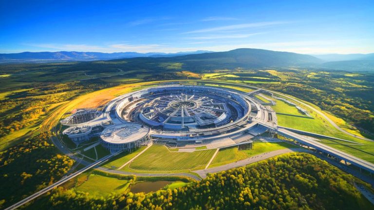 Trois fois plus grand que l’actuel accélérateur de particules du CERN : ce nouveau monstre scientifique promet des percées inédites sur les mystères de la matière
