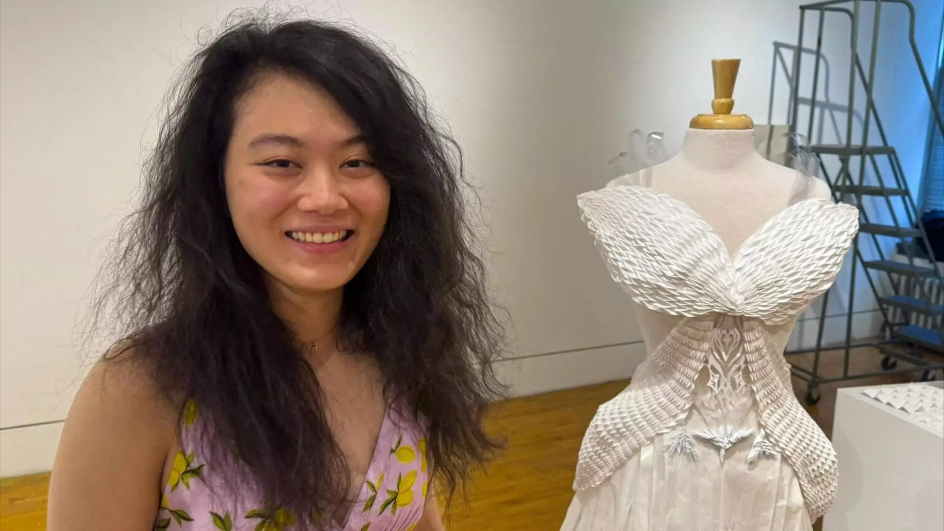 Audrey Zhang a appliqué des méthodes d'ingénierie pour intégrer des souvenirs dans sa création de robe.