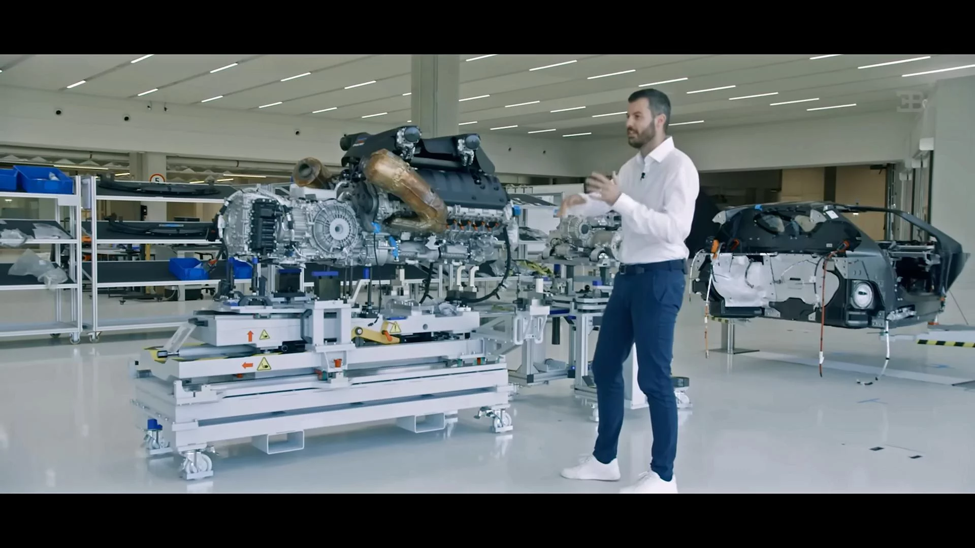 L'ensemble moteur, transmission, et moteur électrique. Il est nettement plus léger que le W16 avec sa transmission.