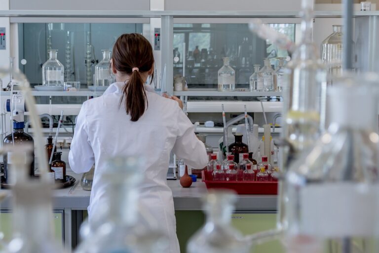 Quand les quasicristaux défient la logique : ces structures atomiques bouleversent notre compréhension de l’ordre et sèment la confusion chez les scientifiques